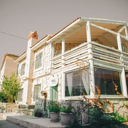 Mell's Bed and breakfast 2*